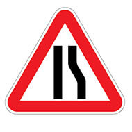 Дорожный знак Сужение дороги