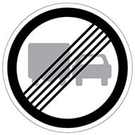 Дорожный знак Конец зоны запрещения обгона грузовым автомобилям