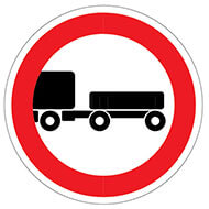 Дорожный знак Движение с прицепом запрещено